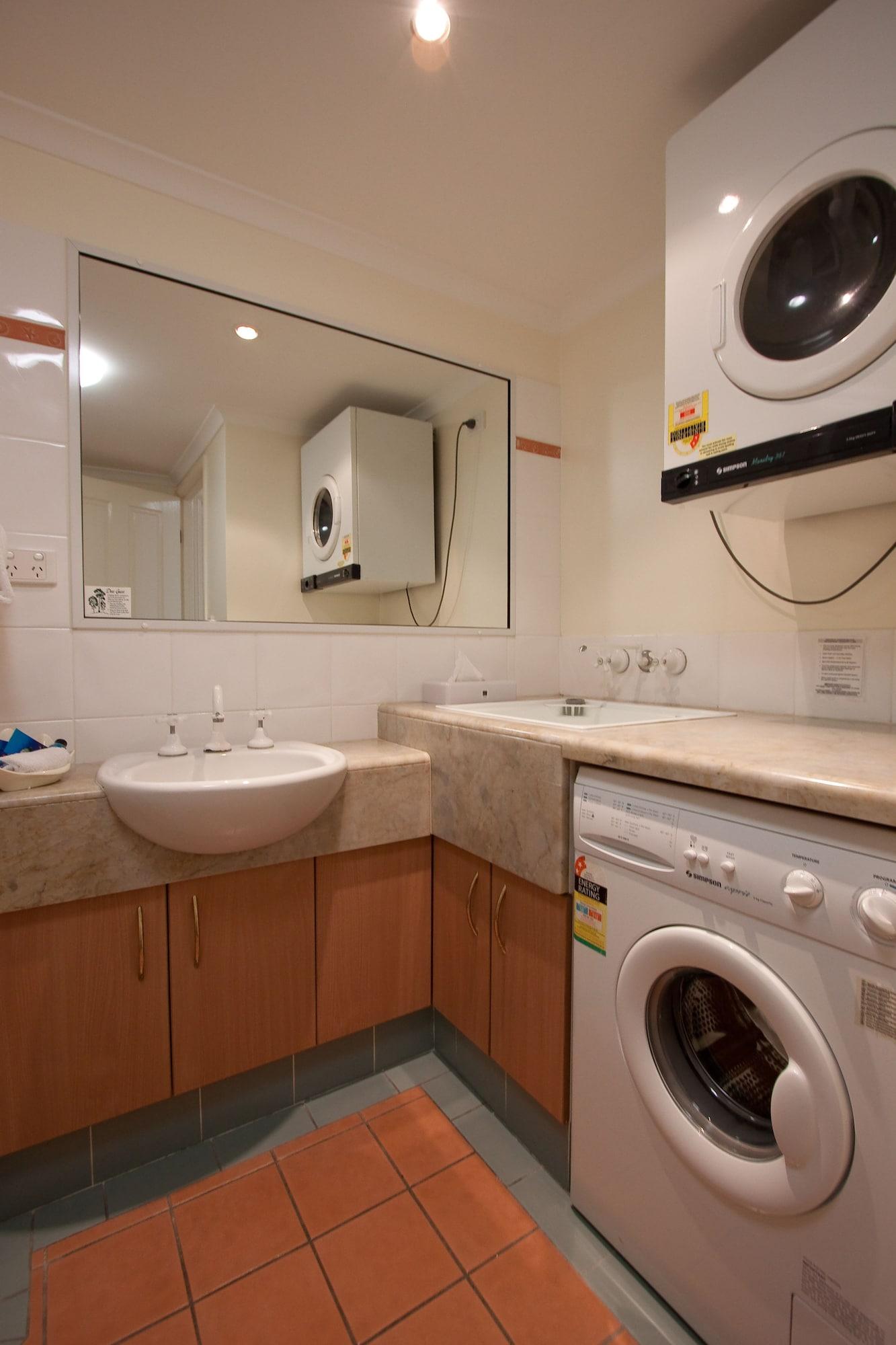 Mid City Luxury Suites Cairns Eksteriør billede