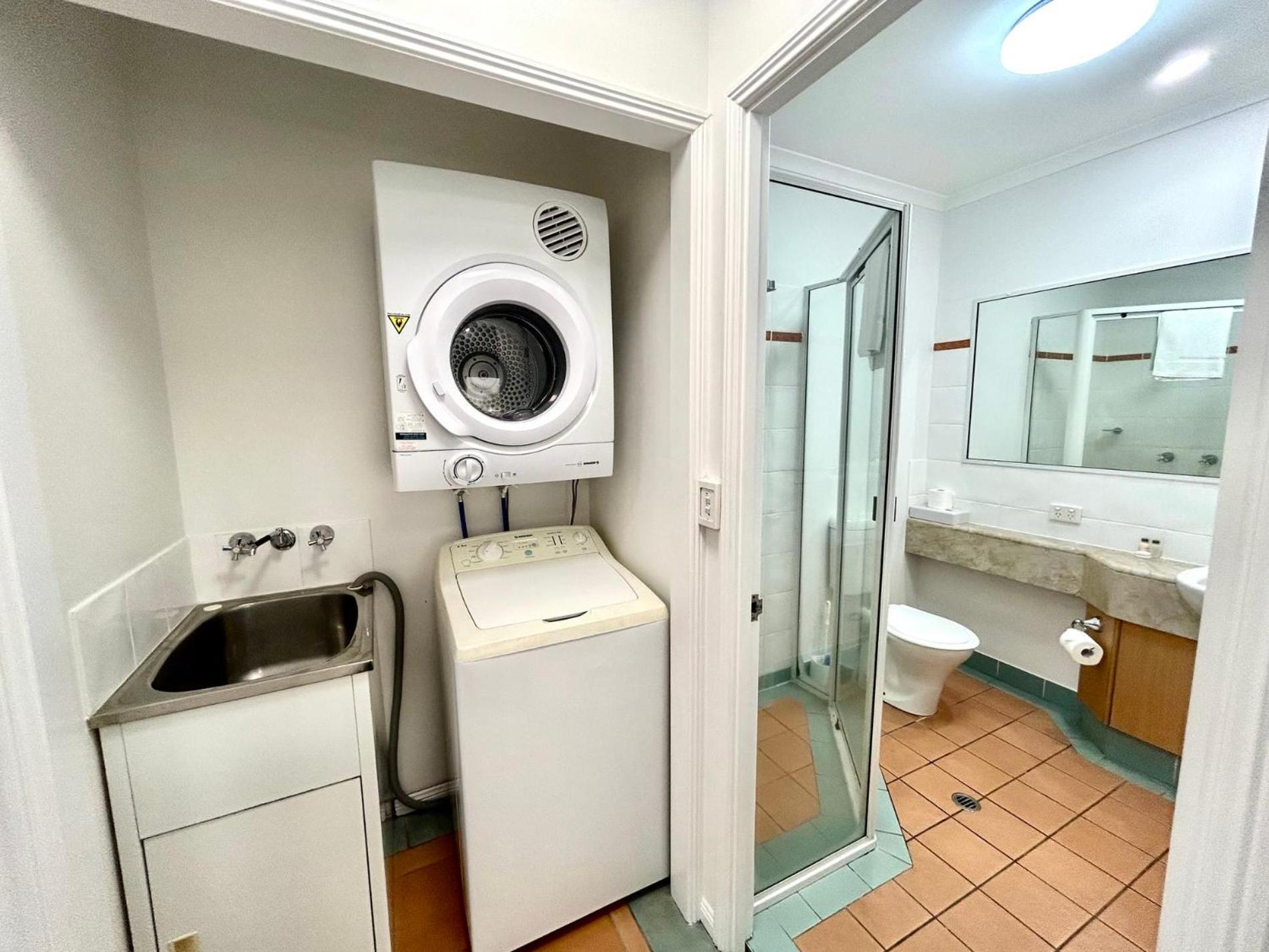 Mid City Luxury Suites Cairns Eksteriør billede