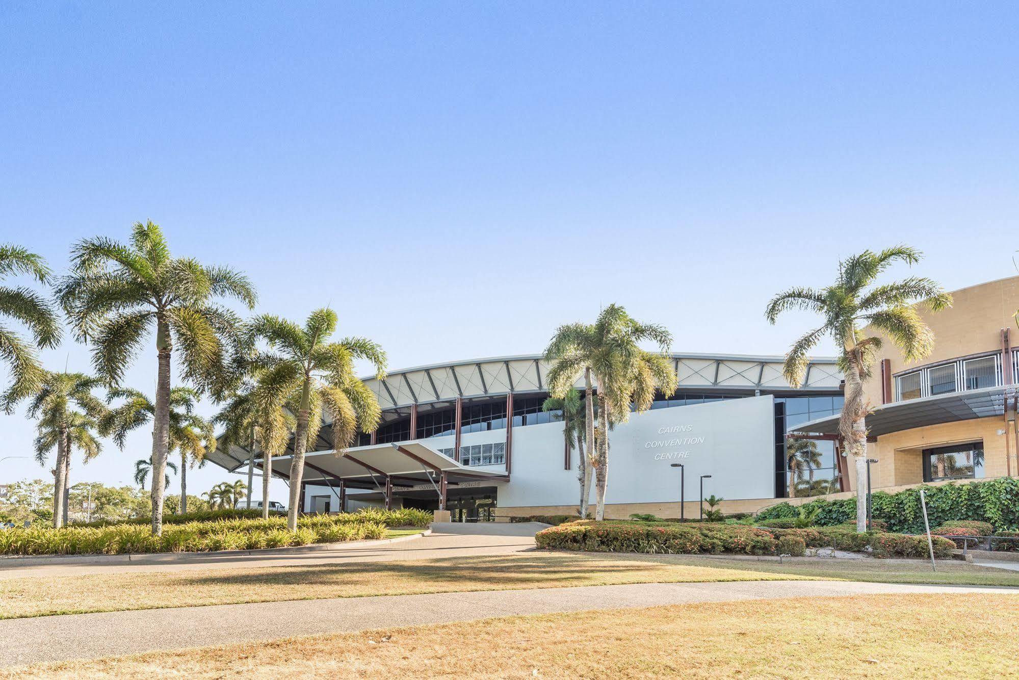 Mid City Luxury Suites Cairns Eksteriør billede