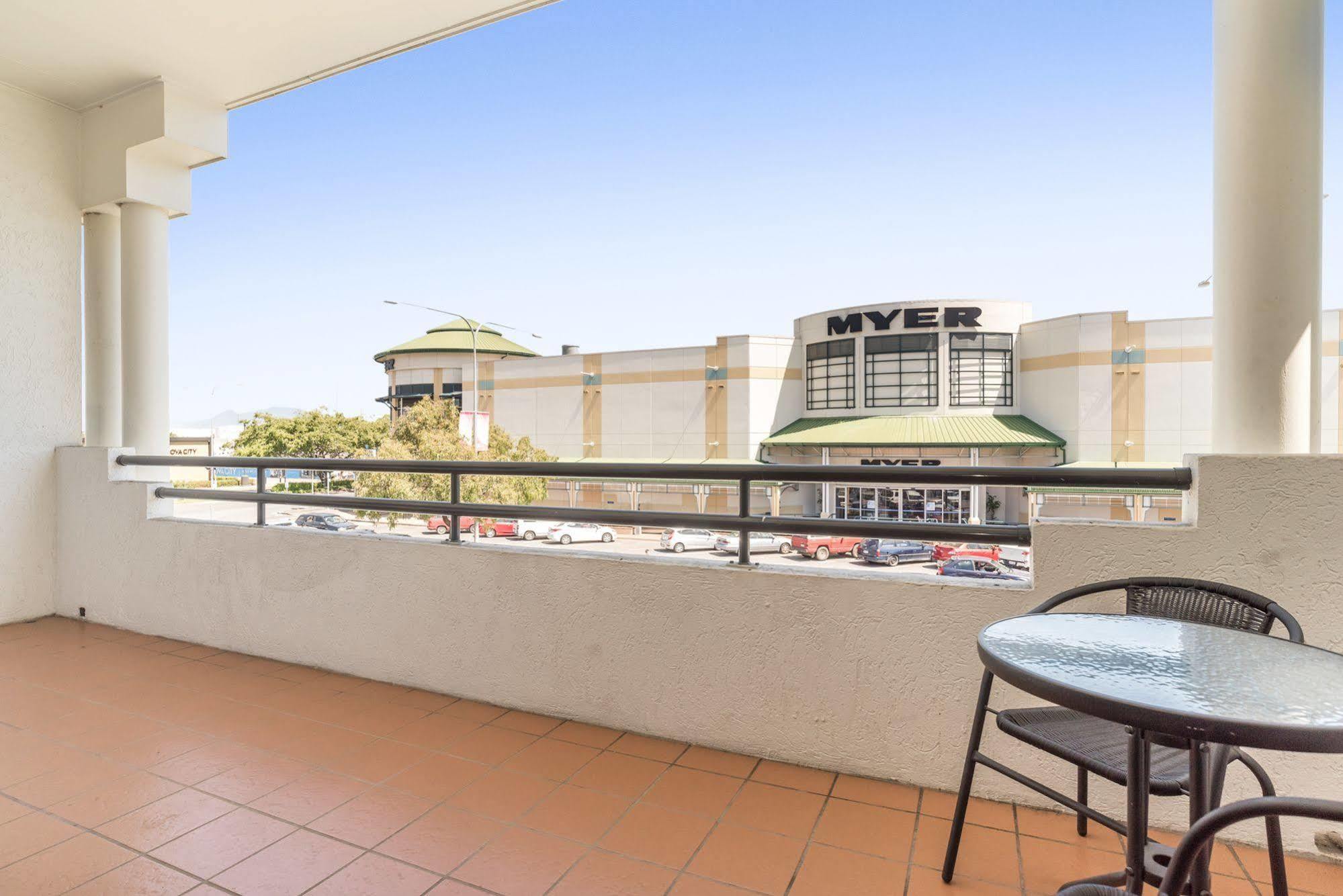 Mid City Luxury Suites Cairns Eksteriør billede